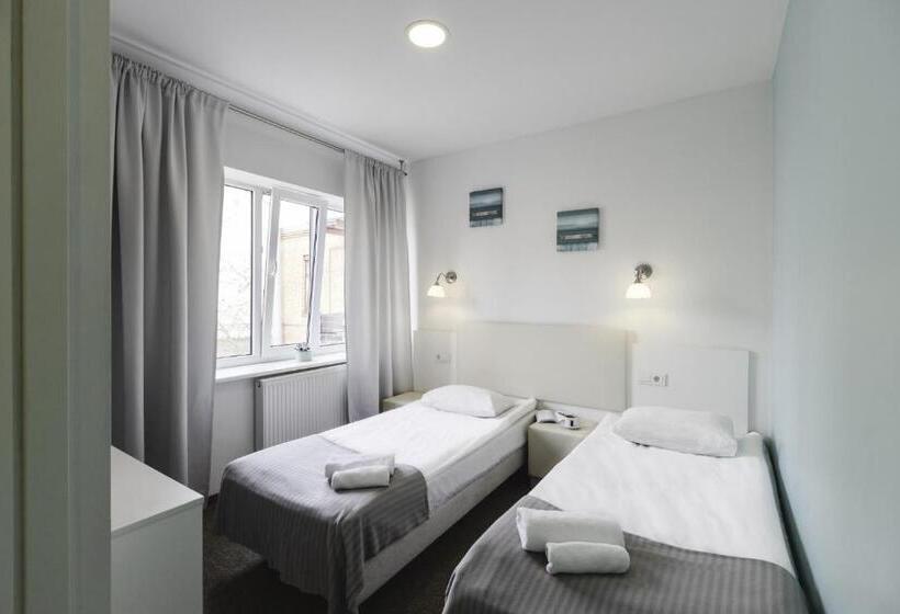 اتاق استاندارد, Happy Inn