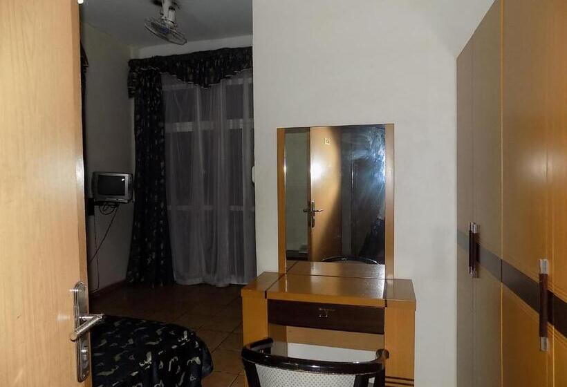 Chambre Deluxe, Aponye