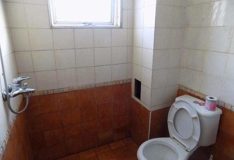 Chambre Deluxe, Aponye