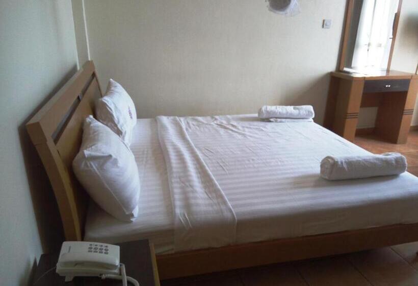 Chambre Deluxe, Aponye