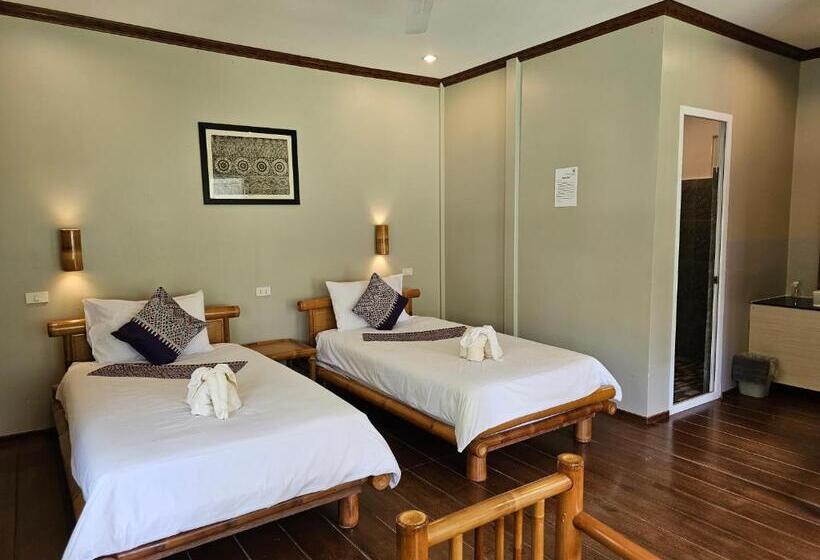 Бунгало Стандарт с Балконом, Bearlin Bungalow