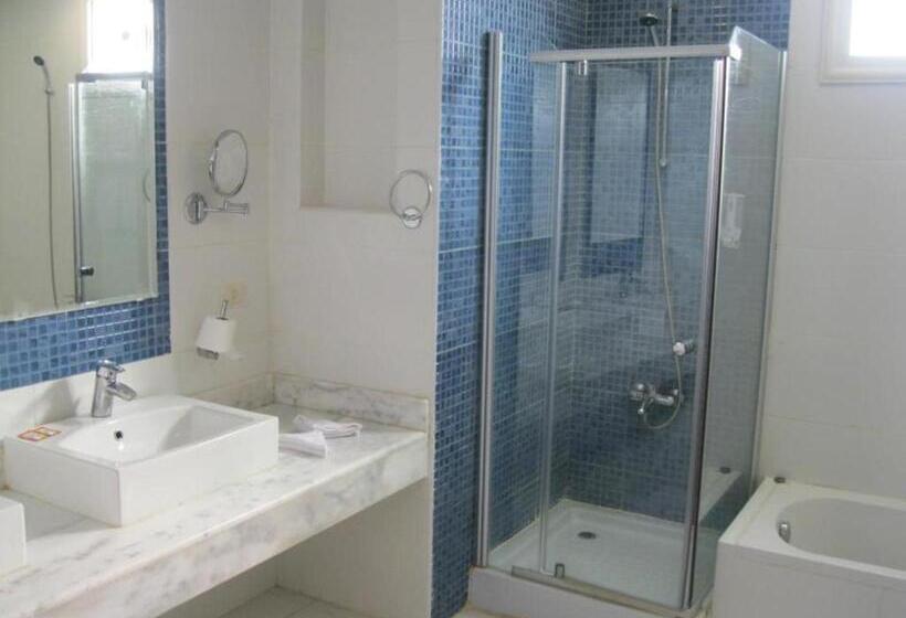 اتاق لوکس, Mousa Coast Hotel & Spa