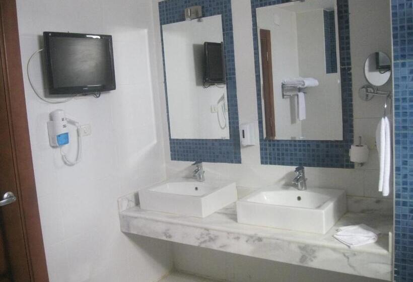 اتاق لوکس سه تخته, Mousa Coast Hotel & Spa