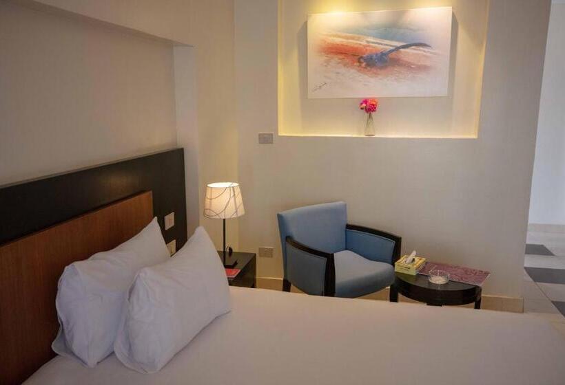 اتاق لوکس سه تخته, Mousa Coast Hotel & Spa