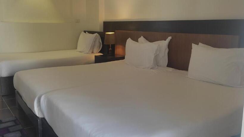 اتاق لوکس سه تخته, Mousa Coast Hotel & Spa