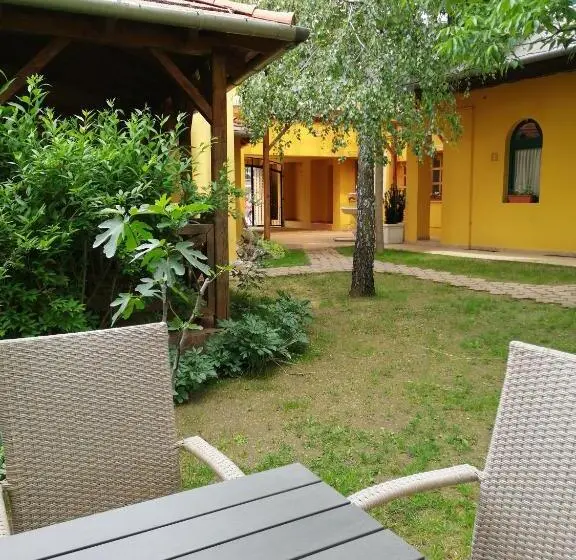 Standard Kolmen Hengen Huone, Karpatia Panzio