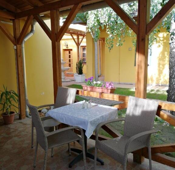 Четырехместный Номер Стандарт, Karpatia Panzio