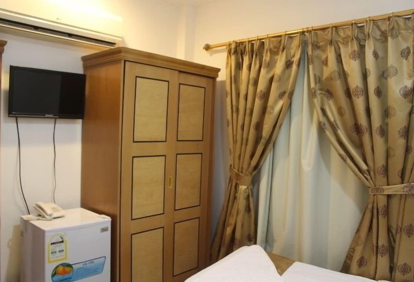 スタンダードルーム, Hamad Saif Batal