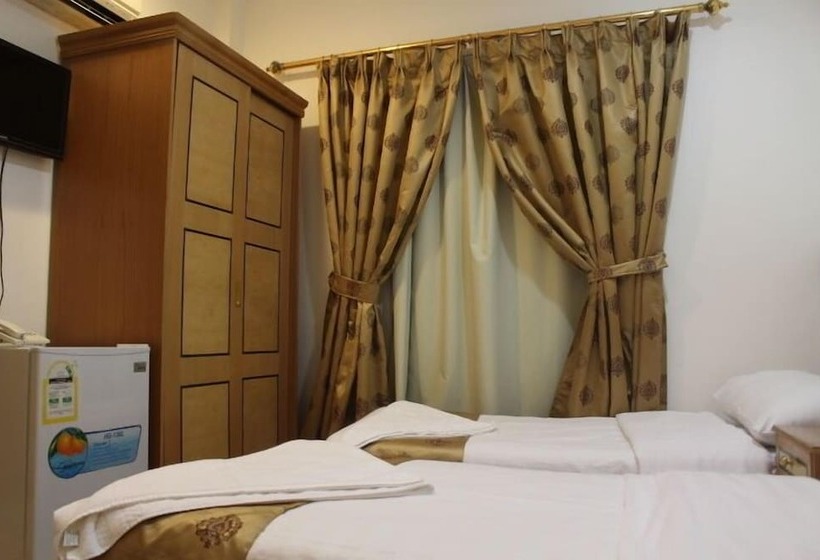 スタンダードルーム, Hamad Saif Batal