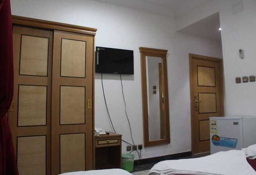 スタンダードルーム, Hamad Saif Batal