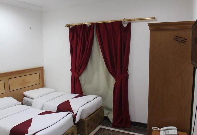 スタンダードトリプルルーム, Hamad Saif Batal