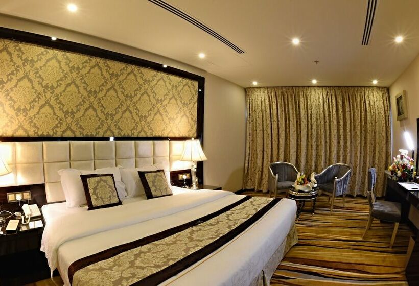 سوییت جونیور, Garden Plaza