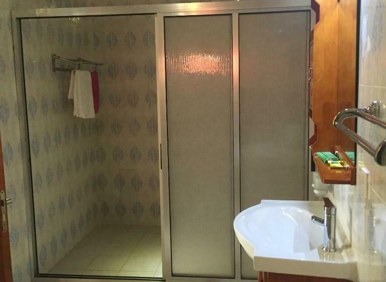 سوییت, Hôtel Des Jardins