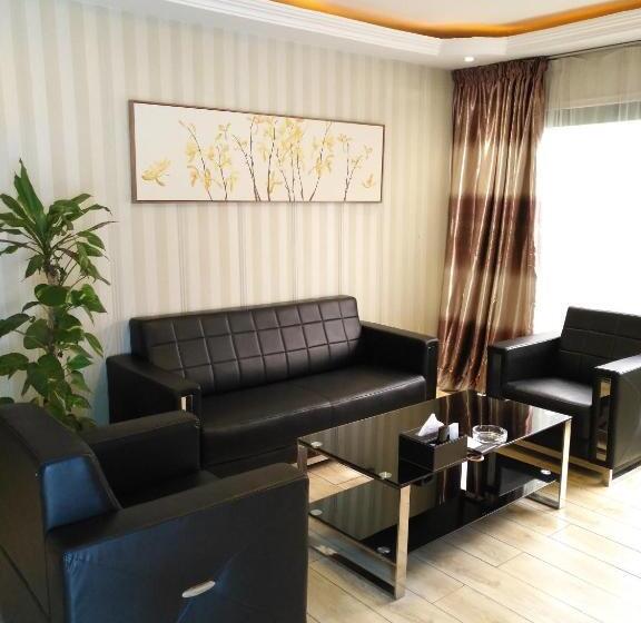 سوییت, Hôtel Des Jardins