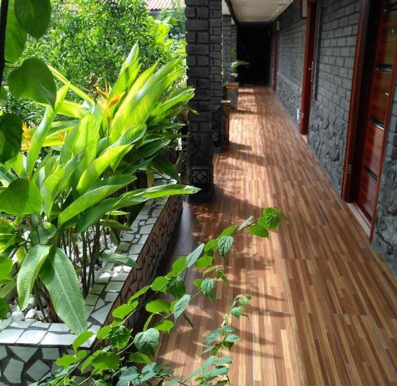 سوییت سوپریور, Hôtel Des Jardins