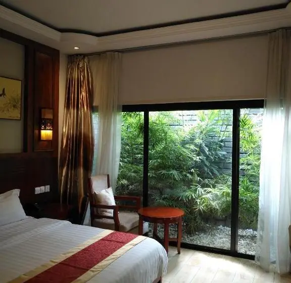 سوییت سوپریور, Hôtel Des Jardins