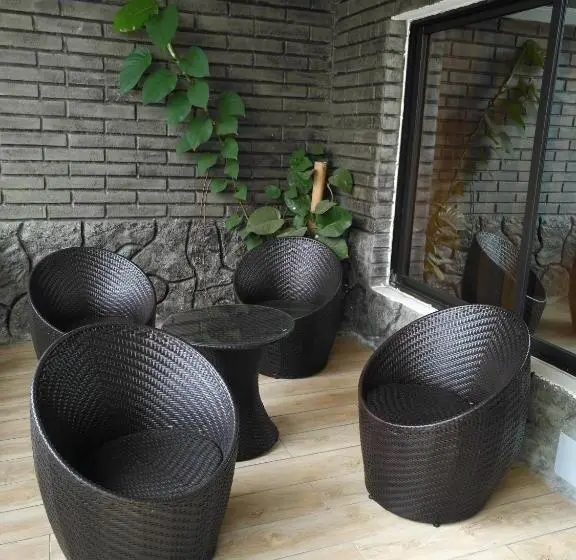 سوییت سوپریور, Hôtel Des Jardins