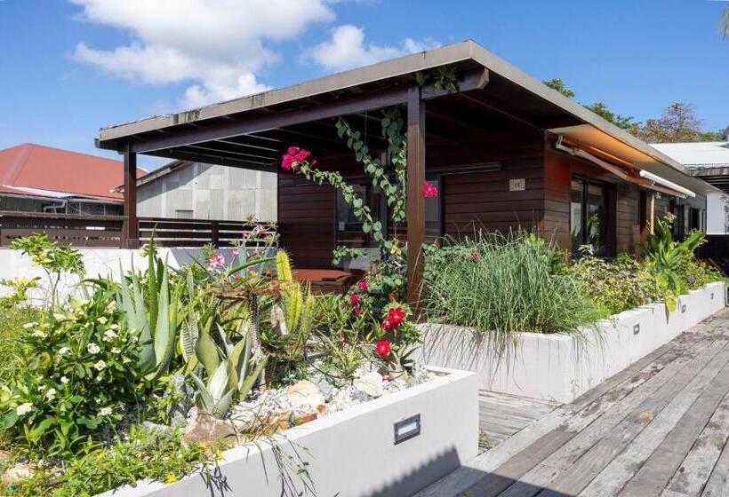 اتاق لوکس با تراس, Ker Alberte