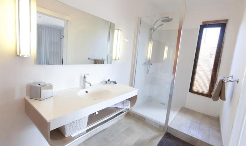 اتاق لوکس با تراس, Ker Alberte