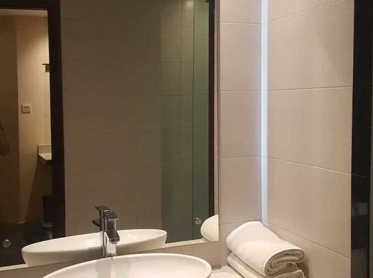 Suite, Kharisma