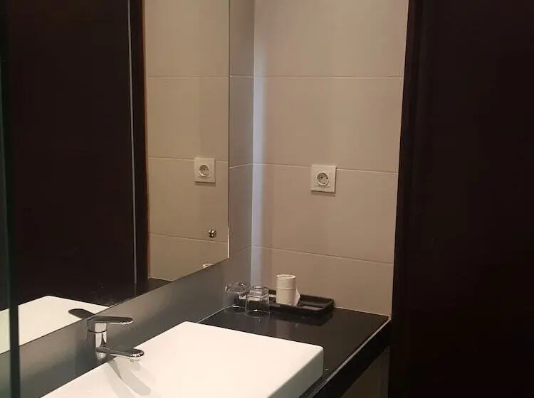 Standardzimmer, Kharisma