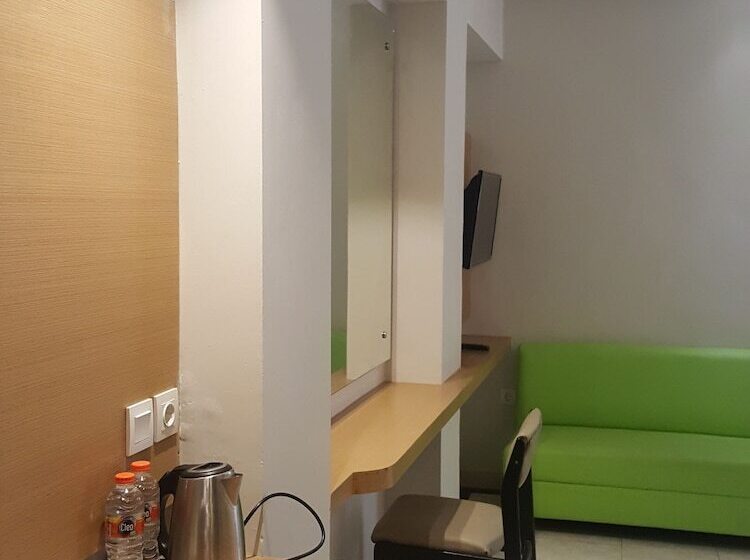 חדר סטנדרט, Kharisma