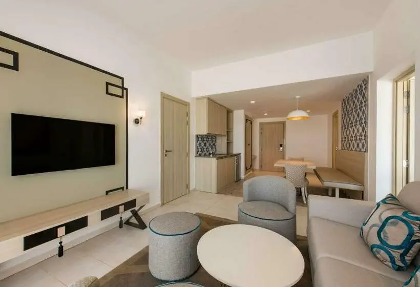 Juniorsviitti Puutarhanäkymä, Radisson Blu Resort Saidia Beach