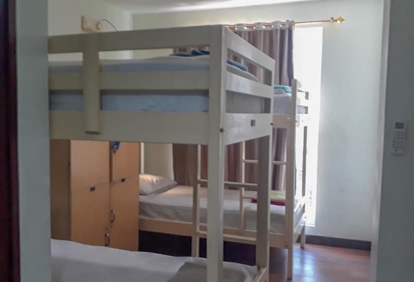 تختخواب در اتاق مشترک, Reddoorz Hostel @ Manado Green Hostel