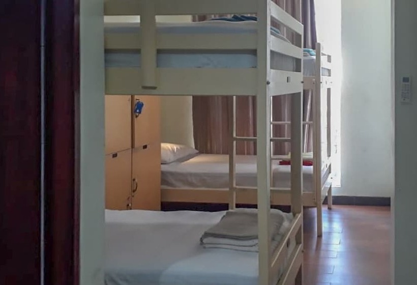 سرير فى غرفة مشتركه, Reddoorz Hostel @ Manado Green Hostel