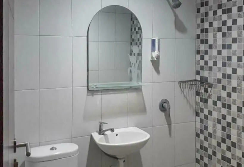 ルームシェアのワンベッド, Reddoorz Hostel @ Manado Green Hostel