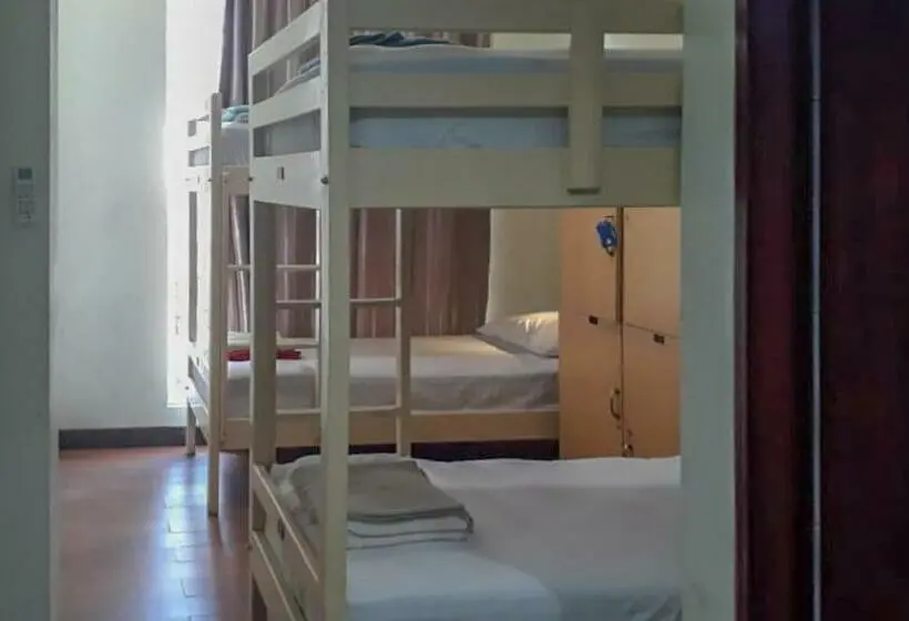 ルームシェアのワンベッド, Reddoorz Hostel @ Manado Green Hostel