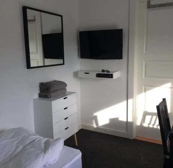 Habitació Estàndard, Close But Quiet