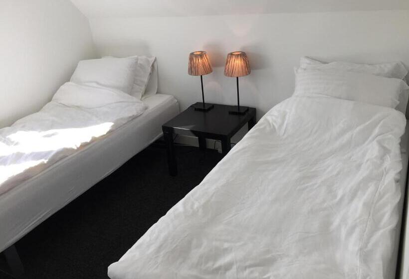Habitación Estándar, Close But Quiet