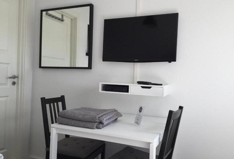 Habitación Estándar, Close But Quiet