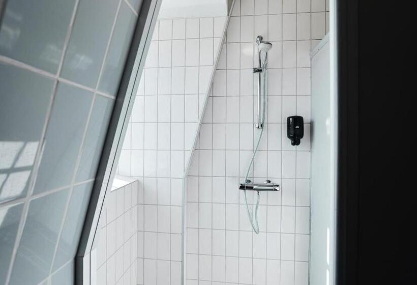 חדר סטנדרט לשלושה עם חדר אמבטיה משוף, Danhostel Esbjerg