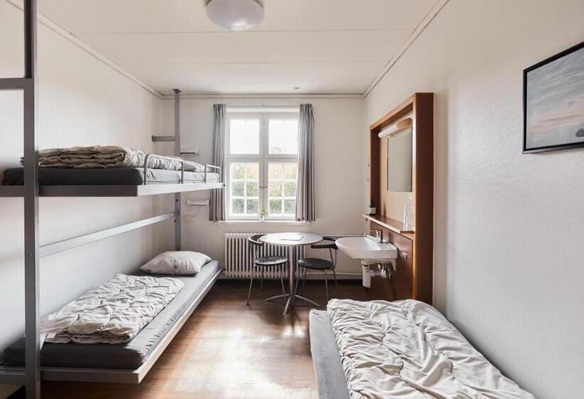 חדר סטנדרט לשלושה עם חדר אמבטיה משוף, Danhostel Esbjerg