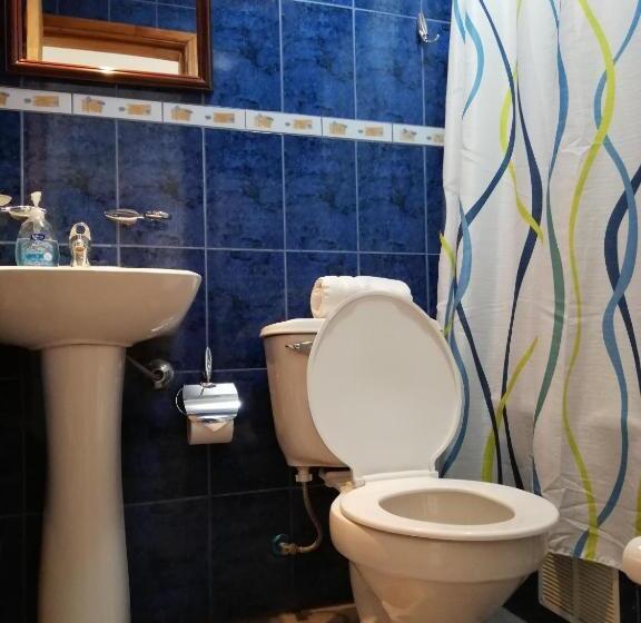 חדר משפחתי, Hostal La Base