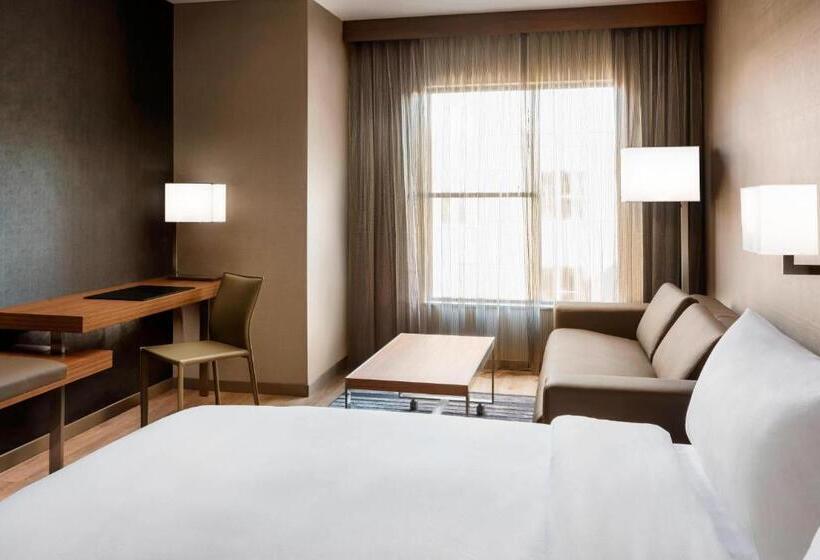 장애인을 위한 킹사이즈 침대 스탠다드 룸, Ac Hotel By Marriott Chapel Hill Downtown