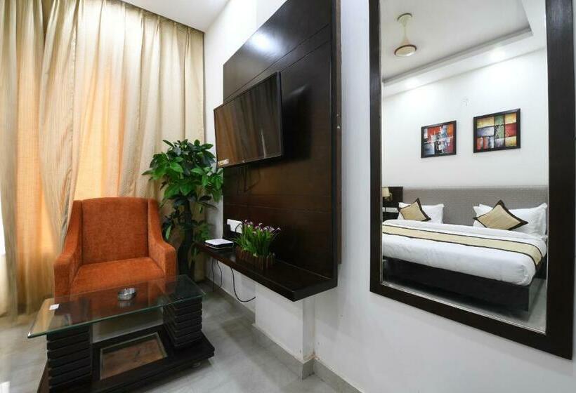 디럭스 룸, Madhav Muskan Residency