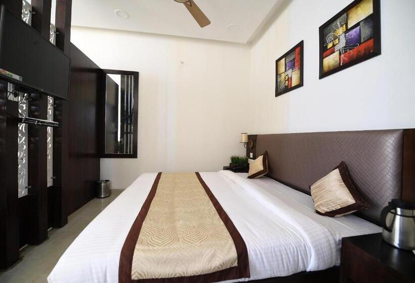 חדר סטנדרט עם מיטת קינג, Madhav Muskan Residency