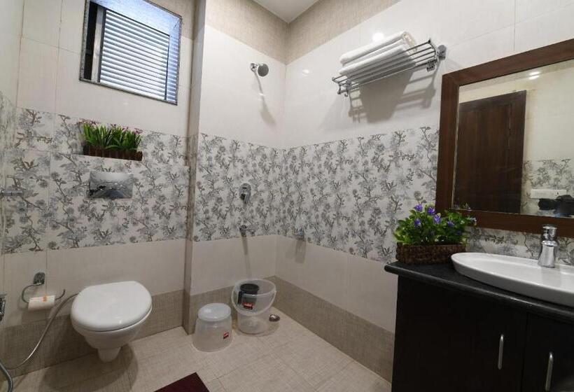 스탠다드 룸 킹사이즈 침대, Madhav Muskan Residency