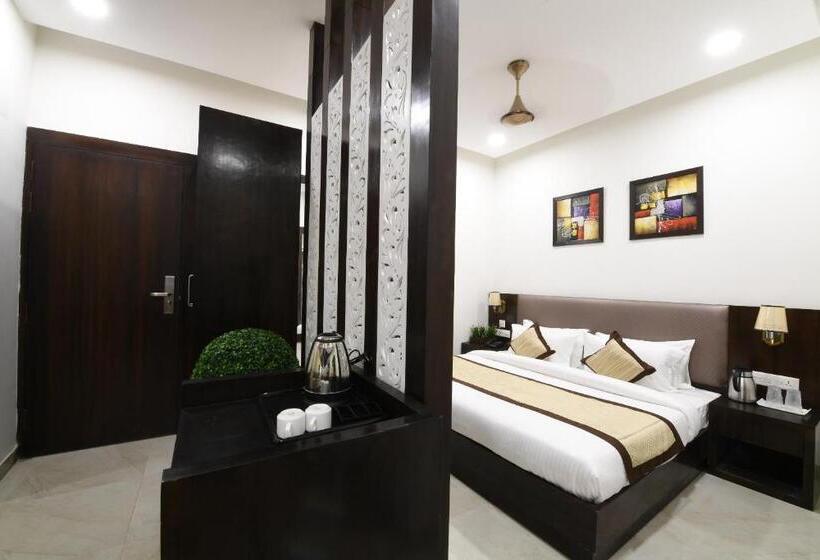 חדר סטנדרט עם מיטת קינג, Madhav Muskan Residency