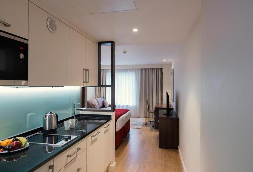 Студия Deluxe, Marlin Waterloo