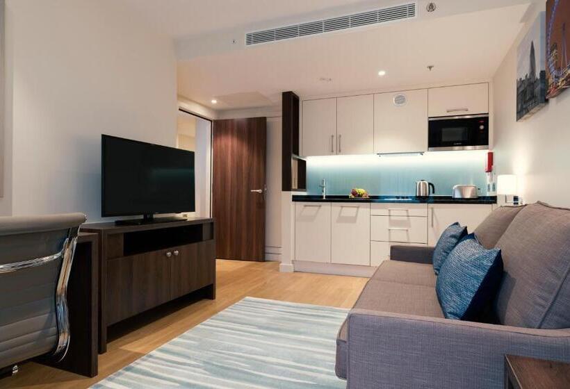 디럭스 스위트, Marlin Waterloo