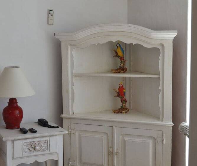 اتاق لوکس, Villa Raphael