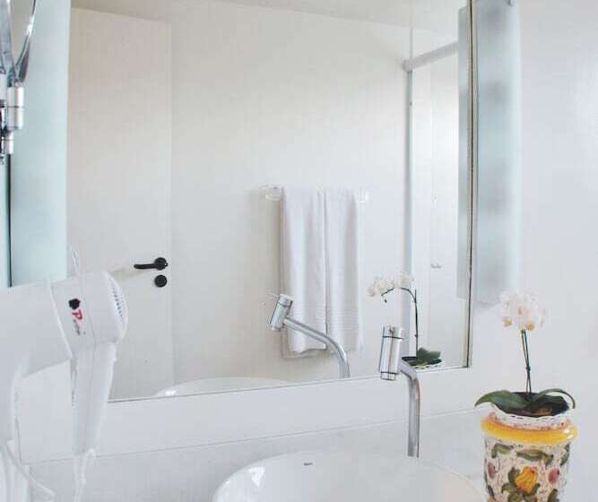 اتاق لوکس, Villa Raphael