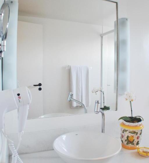 اتاق لوکس, Villa Raphael