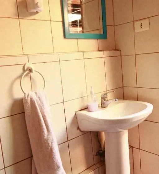 اتاق استاندارد با سرویس بهداشتی مشترک, Aji Verde Hostel