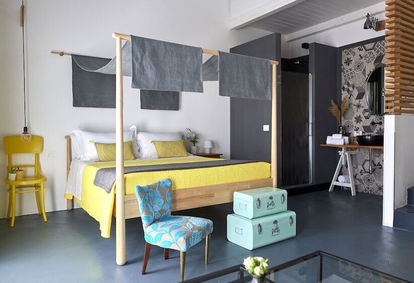 スタンダード４人部屋, Curù