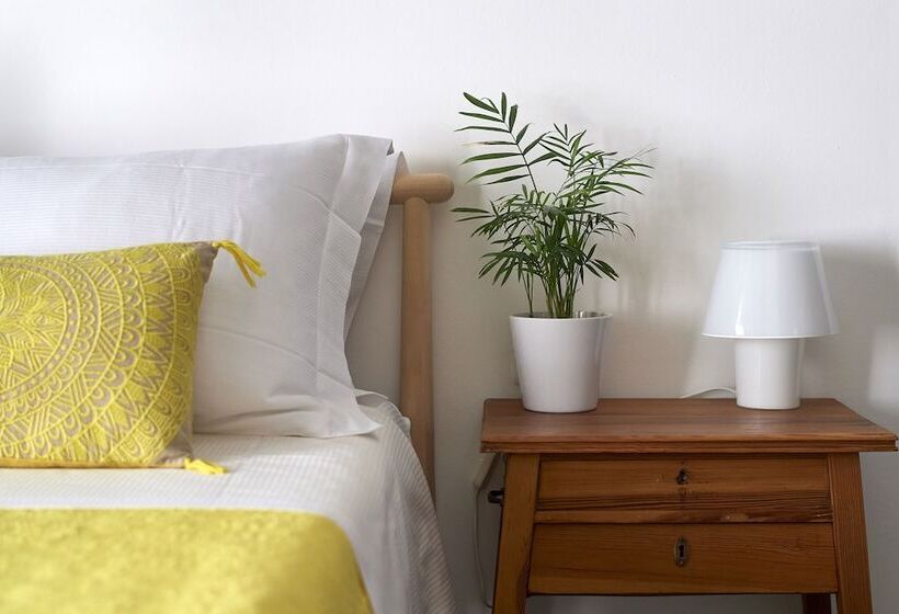 スタンダード４人部屋, Curù